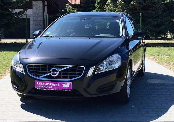 Volvo V60 cena 36800 przebieg: 229000, rok produkcji 2013 z Zwoleń małe 172